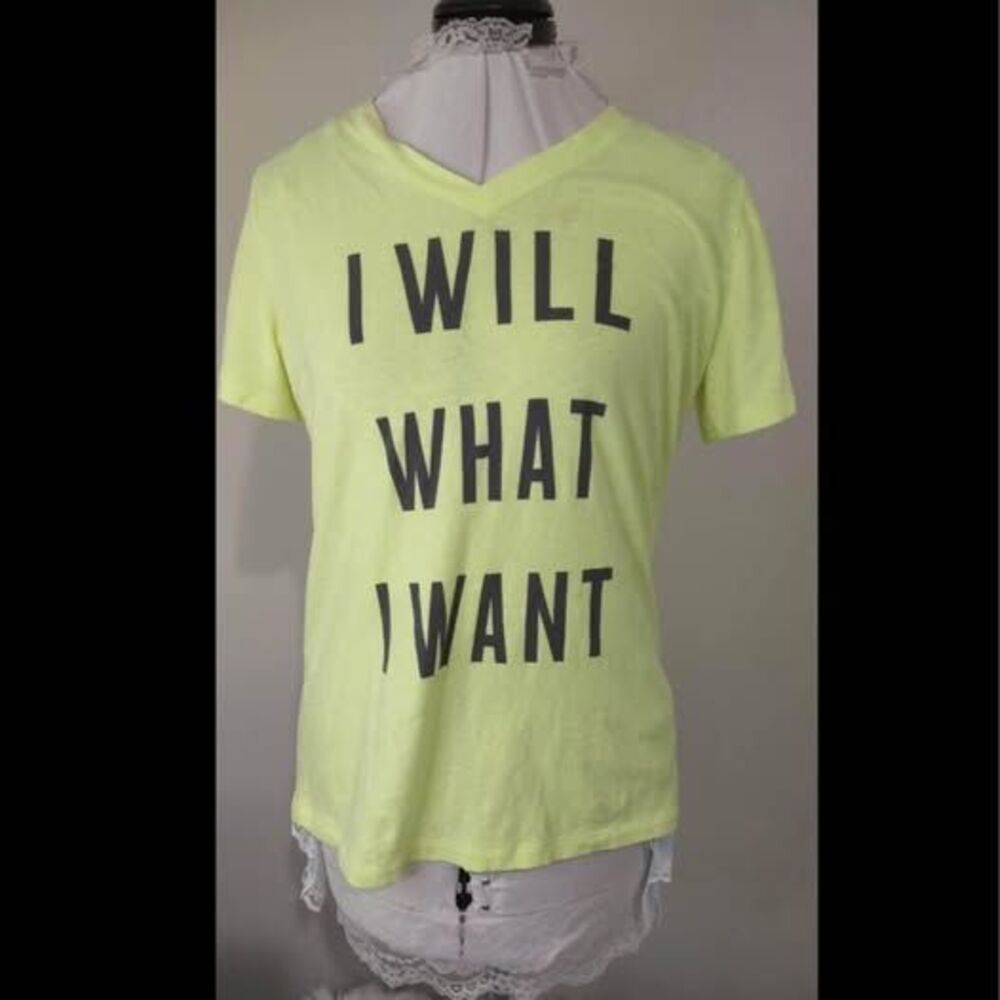 Medium Under Armour “I Will What I Want” flaw- discolor Tee 18”p-p 25” L C2078